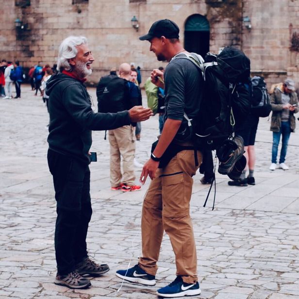 2 чувака на площади